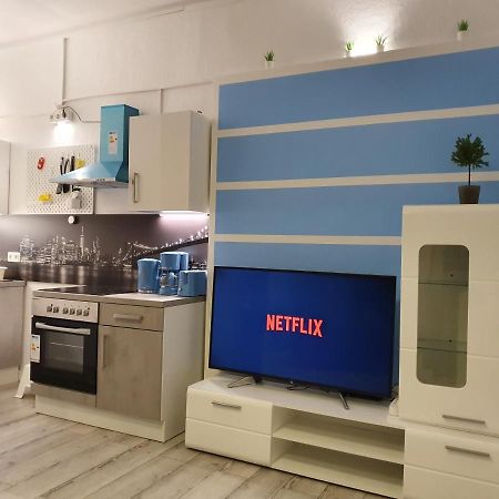 Central Lichtenberger Apartment For 6 People 베를린 외부 사진
