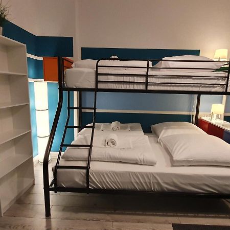 Central Lichtenberger Apartment For 6 People 베를린 외부 사진