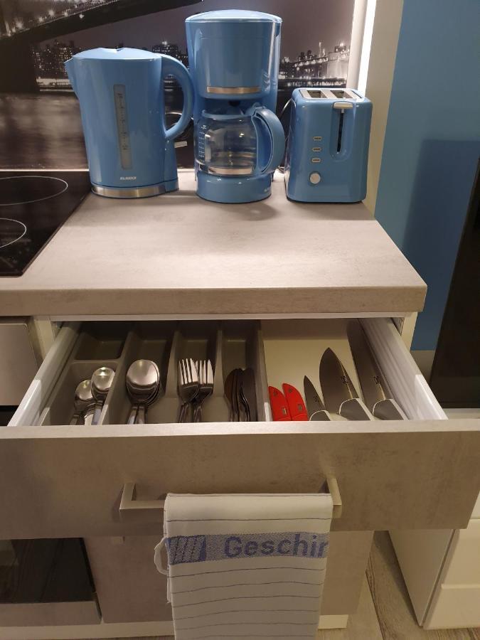 Central Lichtenberger Apartment For 6 People 베를린 외부 사진