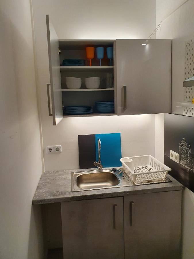 Central Lichtenberger Apartment For 6 People 베를린 외부 사진