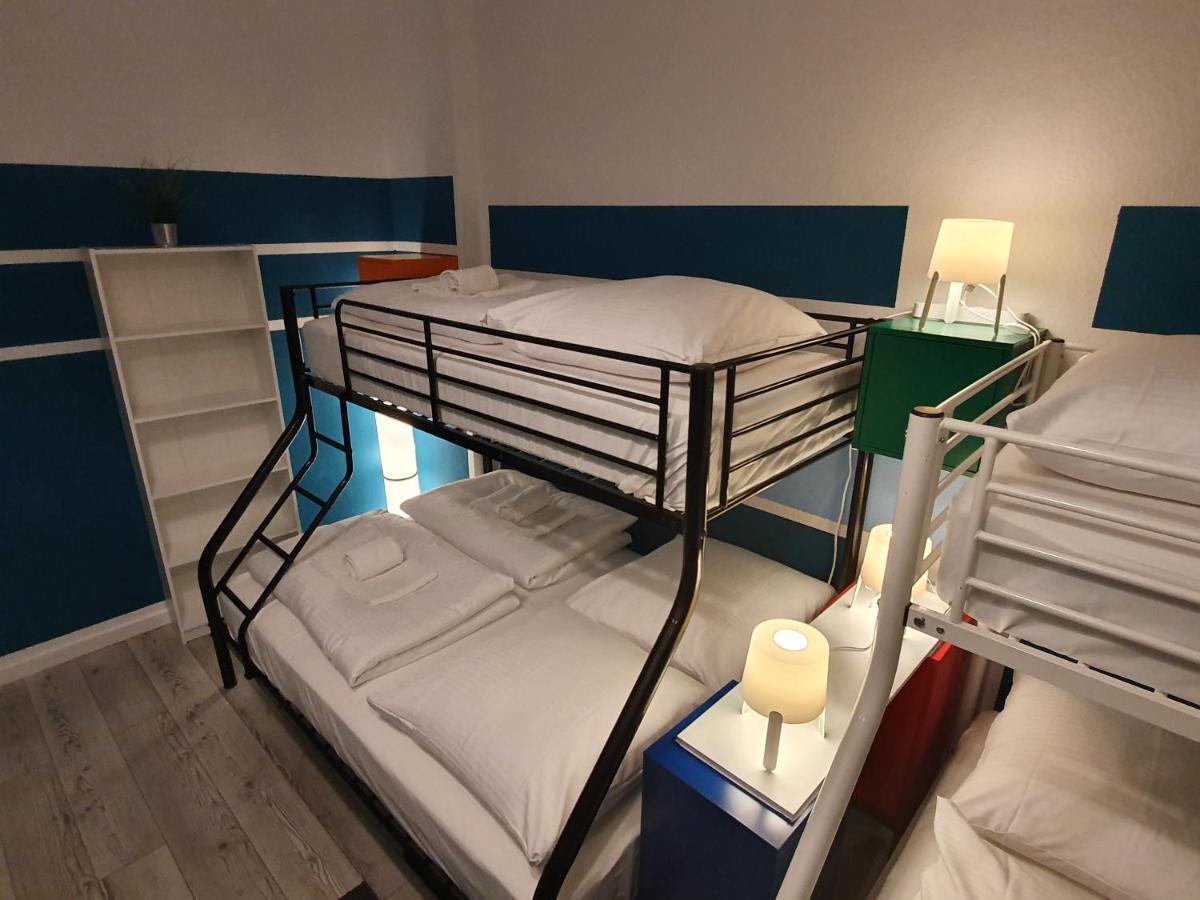 Central Lichtenberger Apartment For 6 People 베를린 외부 사진