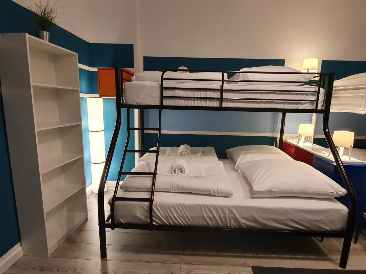 Central Lichtenberger Apartment For 6 People 베를린 외부 사진