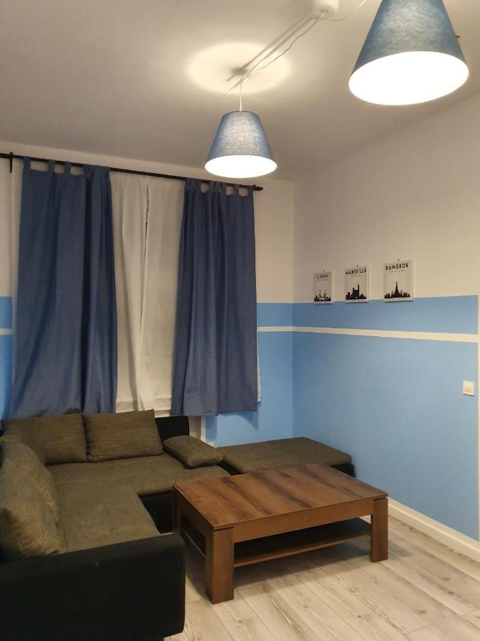 Central Lichtenberger Apartment For 6 People 베를린 외부 사진