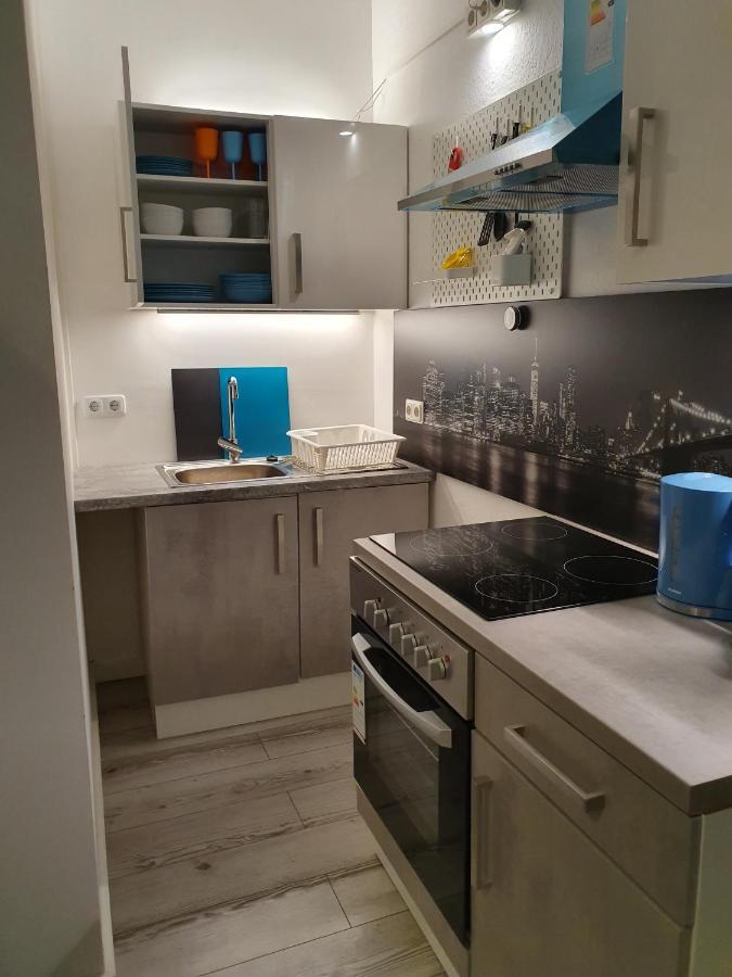 Central Lichtenberger Apartment For 6 People 베를린 외부 사진